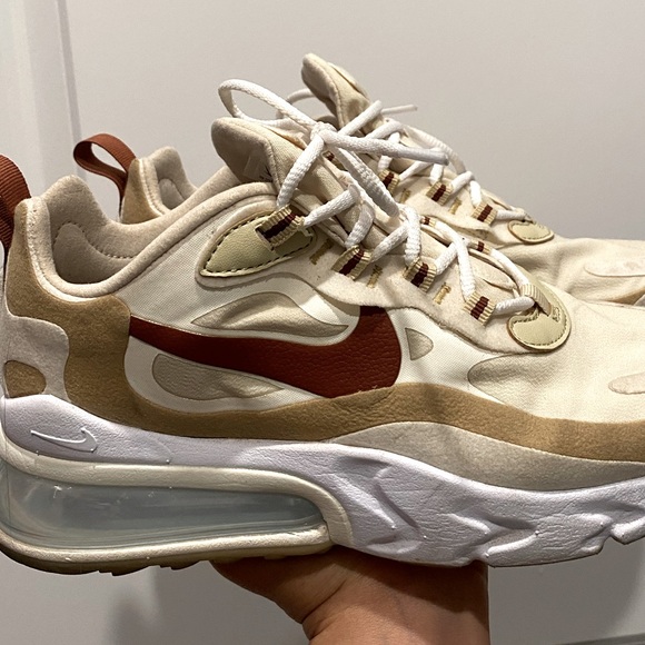NIKE WMNS AIR MAX 270 REACT (TEAM
GOLD/CINNAMON-CLUB GOLD-PALE IVORY) - Picture 6 of 7